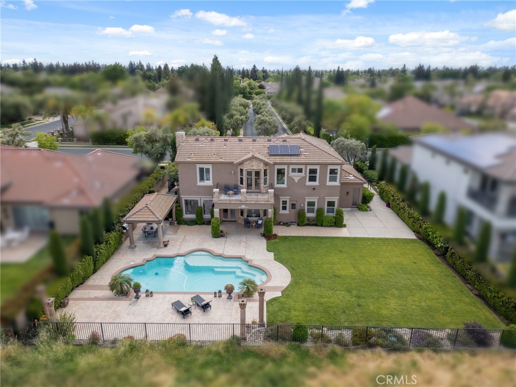 https://media.crmls.org/medias/f94c7890-497b-4b22-a455-76b20d0937fd.jpg?preset=X-Large