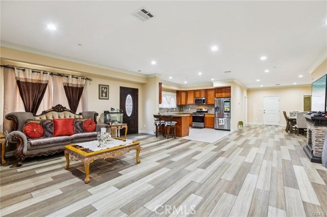 Detail Gallery Image 7 of 34 For 204 E 121st, Los Angeles,  CA 90061 - 5 Beds | 4 Baths