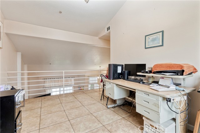 Detail Gallery Image 31 of 48 For 11965 Terra Bella St #17,  Sylmar,  CA 91342 - 3 Beds | 3 Baths
