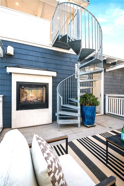 501 6th Place, Manhattan Beach, California 90266, 4 Bedrooms Bedrooms, ,2 BathroomsBathrooms,Residential,Sold,6th,SB23176896