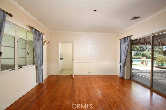 1075 Pine Oak Lane, Pasadena CA: https://media.crmls.org/medias/f9508806-6cf4-4d2a-a3e0-2dd4943d1990.jpg