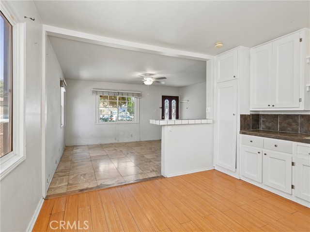 2215 N Brighton Street, Burbank CA: https://media.crmls.org/medias/f9509a24-e183-414c-9be3-798aa0389600.jpg