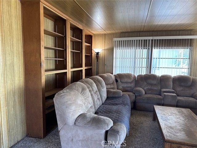 9080 Bloomfield Ave Avenue, Cypress CA: https://media.crmls.org/medias/f95109ca-7f70-49fa-98f0-c0e14f30e4e2.jpg