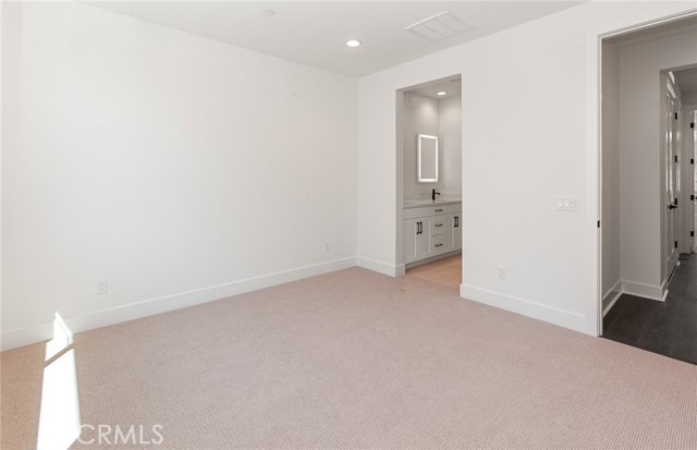 150 Bridle Drive, Burbank CA: https://media.crmls.org/medias/f9524d91-7531-4379-bdc8-cb16a7395089.jpg