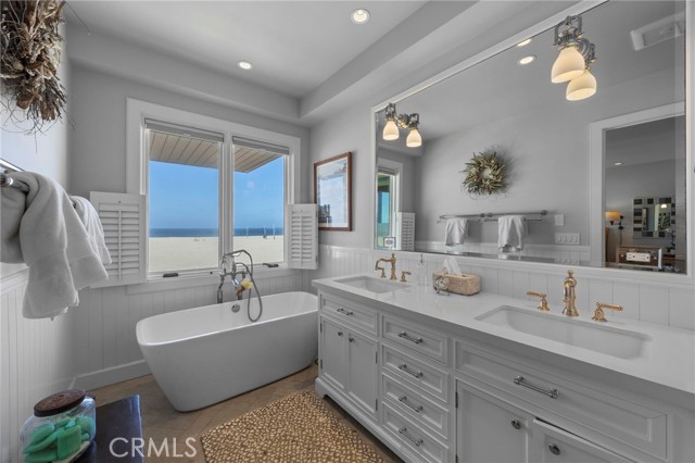 2326 The Strand, Hermosa Beach CA: https://media.crmls.org/medias/f9532a5e-2659-4c27-b408-e0f8b69e022b.jpg