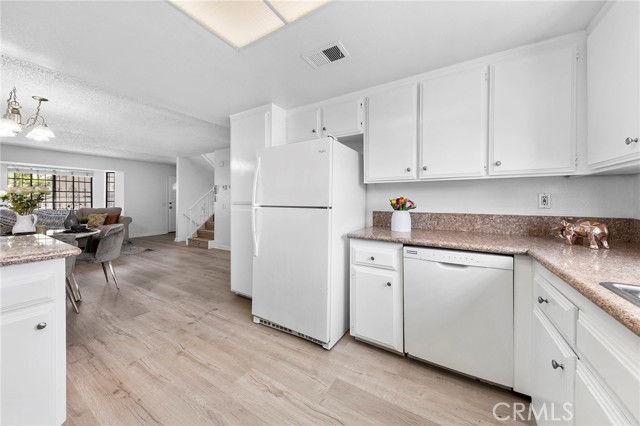 321 N Lincoln Avenue, Monterey Park CA: https://media.crmls.org/medias/f953838d-c066-42ac-ad8e-ddd4111b2d95.jpg