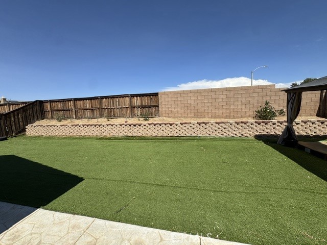 https://media.crmls.org/medias/f953f0fd-1356-4110-91ed-2ff4772d36f7.jpg?preset=X-Large