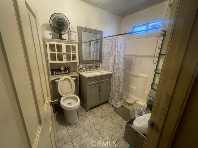 7751 Arvilla Avenue, Sun Valley CA: https://media.crmls.org/medias/f954858f-f20b-448f-8e4b-b8ddc6af0c0d.jpg