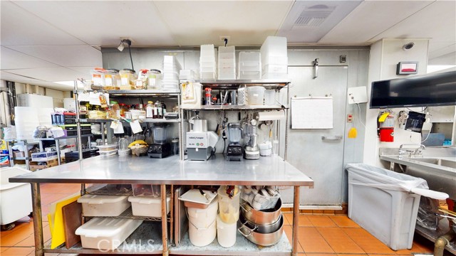 3630 E Slauson Avenue, Maywood CA: https://media.crmls.org/medias/f95594ea-f2b4-47be-b417-bb306a0940f9.jpg