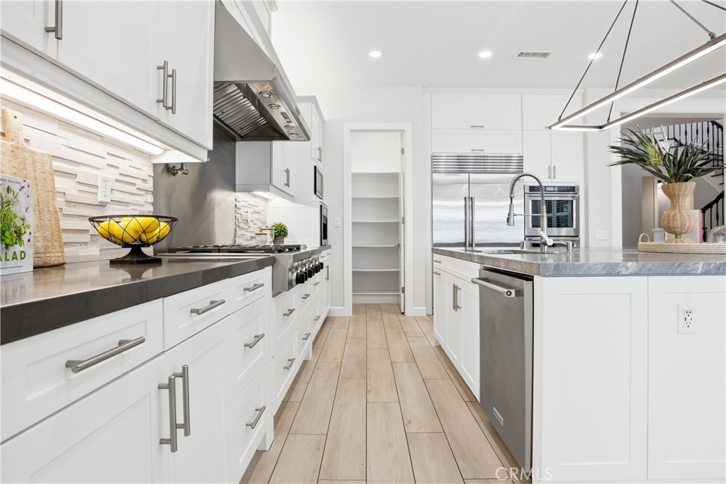 MLS #OC25270445 image #7