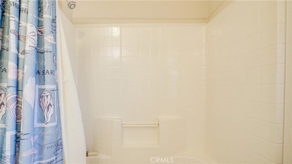 https://media.crmls.org/medias/f9566200-12c4-4a53-ba4a-3ca79b953485.jpg?preset=X-Large