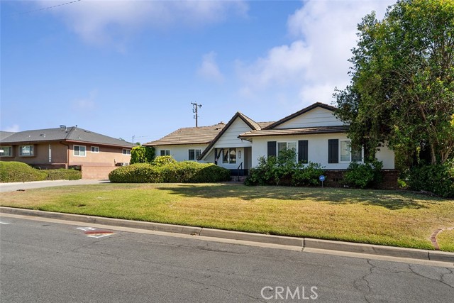 748 E Casad Street, Covina CA: https://media.crmls.org/medias/f956a358-b5db-4185-9263-1f6f5f973d3d.jpg