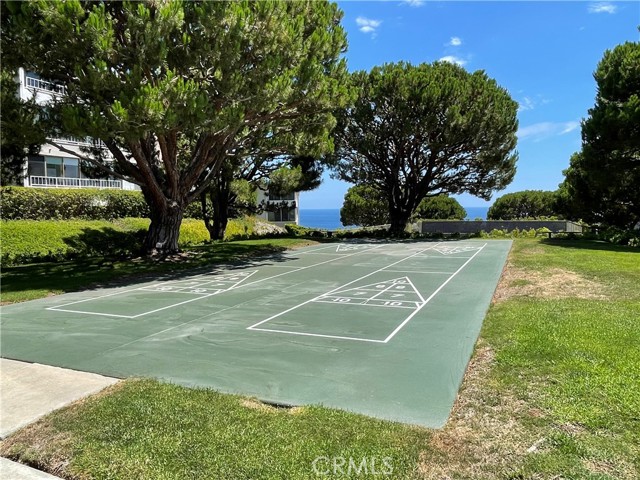 Shuffle board