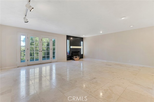 Detail Gallery Image 7 of 46 For 22781 Macfarlane Dr, Woodland Hills,  CA 91364 - 3 Beds | 3/1 Baths