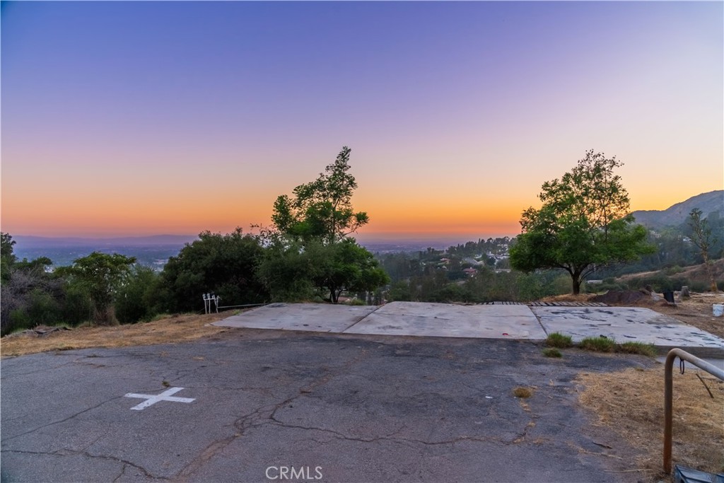 https://media.crmls.org/medias/f9570050-df0d-468e-b388-3399aa5dc655.jpg?preset=X-Large
