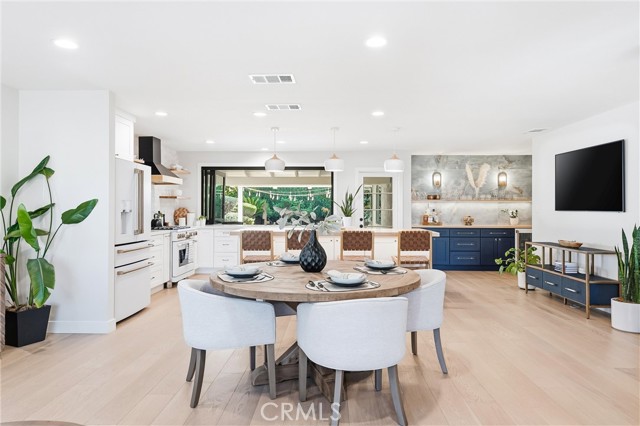 1124 E Maplewood Place, Orange CA: https://media.crmls.org/medias/f95726cf-70cd-493a-8486-ba2b0089c96e.jpg