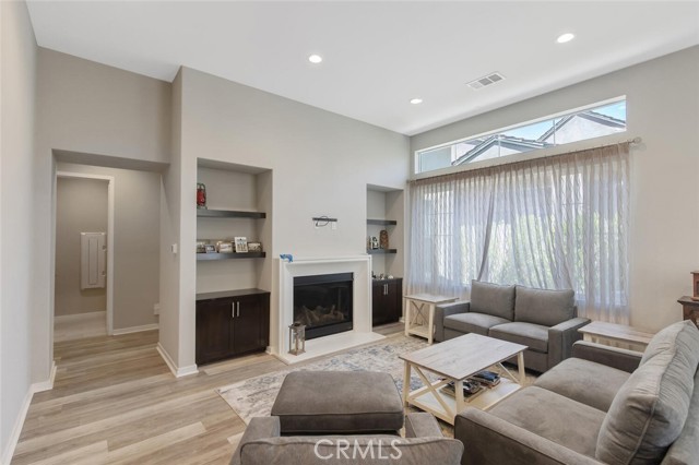 Detail Gallery Image 6 of 47 For 25124 Limetree Ln, Canyon Country,  CA 91387 - 2 Beds | 2/1 Baths