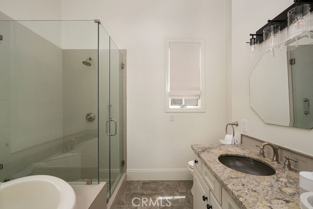412 1/2 Goldenrod Avenue, Corona del Mar CA: https://media.crmls.org/medias/f957b33c-17fb-40cc-a18f-b9e264e495bf.jpg