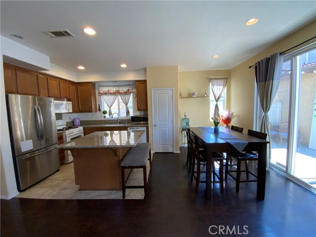 Detail Gallery Image 4 of 26 For 22346 Echo Park Way, Moreno Valley,  CA 92553 - 3 Beds | 2/1 Baths