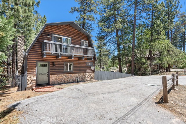 Detail Gallery Image 3 of 48 For 42662 Juniper Dr, Big Bear Lake,  CA 92315 - 3 Beds | 2 Baths