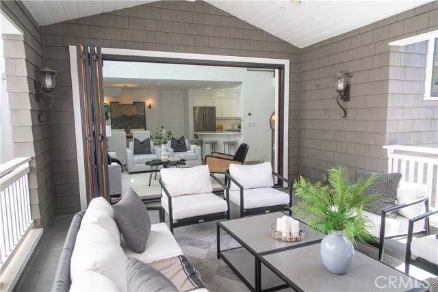 Detail Gallery Image 13 of 20 For 424 1/2 Marguerite Ave, Corona Del Mar,  CA 92625 - 2 Beds | 2/1 Baths