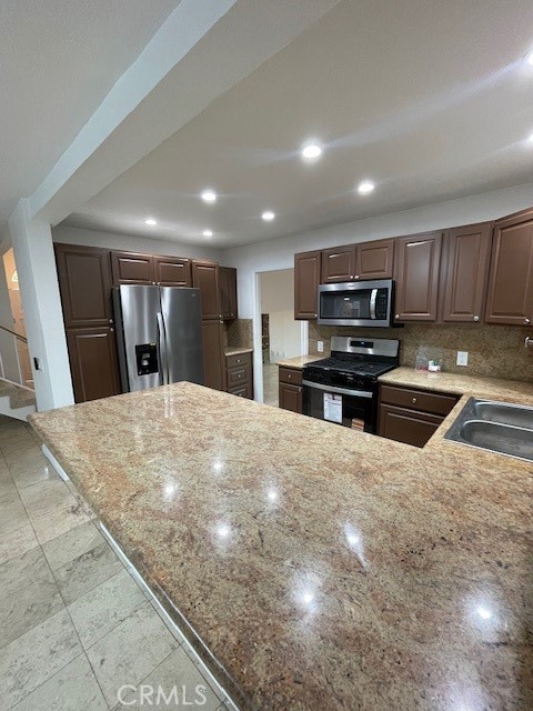 Detail Gallery Image 11 of 29 For 8359 Deering Ave, Canoga Park,  CA 91304 - 4 Beds | 3 Baths