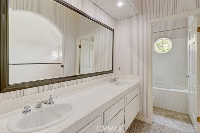 22 Matisse Circle, Aliso Viejo CA: https://media.crmls.org/medias/f958dfcf-6298-4ff3-8c92-b4faab5df42e.jpg