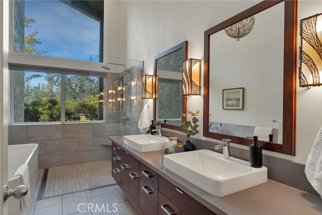 Detail Gallery Image 39 of 73 For 189 Indian Cliffs Drive, Chico,  CA 95973 - 3 Beds | 3/1 Baths