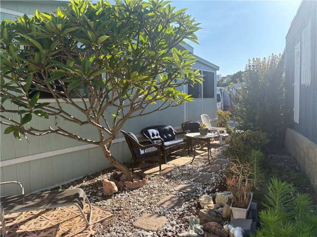 80 Huntington Street, Huntington Beach CA: https://media.crmls.org/medias/f959c4b0-25f0-4629-9bd0-0bbf6eb25682.jpg