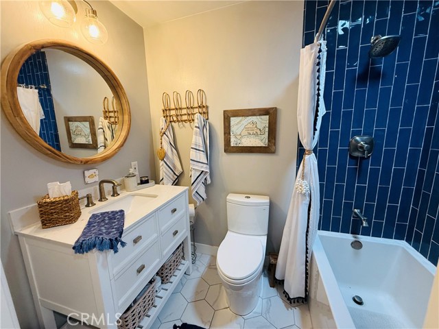 18071 Westlake Circle, Huntington Beach CA: https://media.crmls.org/medias/f959f287-6e99-43f7-a602-bd1c79122fd8.jpg
