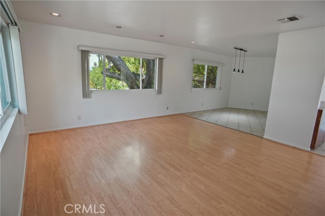 4182 Sunswept Drive, Studio City CA: https://media.crmls.org/medias/f95bb139-333b-479e-8b8b-260c6df9f9ee.jpg
