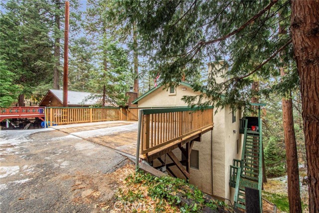 513 W Victoria Court, Lake Arrowhead CA: https://media.crmls.org/medias/f95c6383-d9cc-47fb-870d-df08741c60a8.jpg