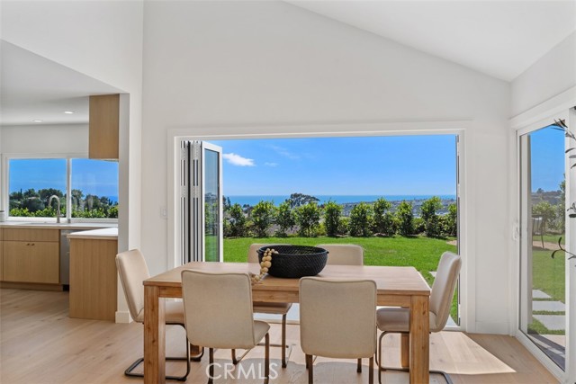 317 Calle Familia, San Clemente CA: https://media.crmls.org/medias/f95c88a2-de57-4c14-a543-128c5aee0582.jpg