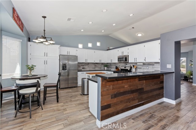 21269 Chardonnay Drive, Apple Valley CA: https://media.crmls.org/medias/f95d216e-afb2-4423-bc2e-5ccdfb06d028.jpg