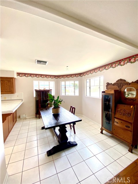 Large, Light and Bright Breakfast Nook