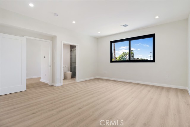 Detail Gallery Image 12 of 19 For 6830 N Lubao Ave, Winnetka,  CA 91306 - 5 Beds | 6 Baths
