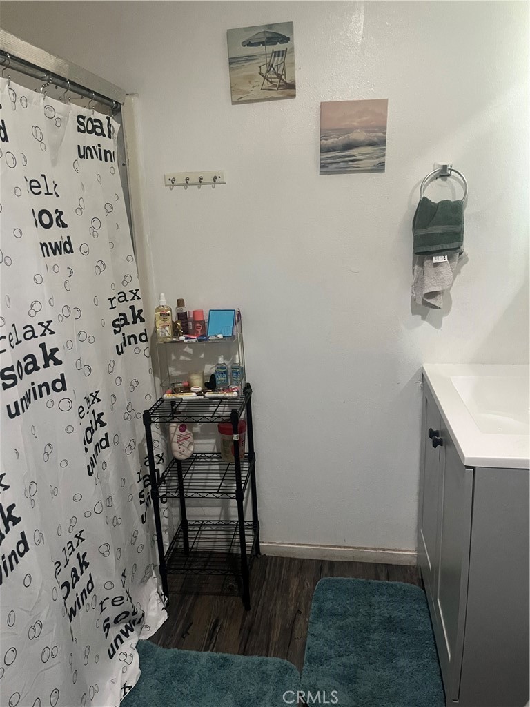 https://media.crmls.org/medias/f95d8c0d-2cd8-4c3d-ab72-cbe6f8b4e882.jpg?preset=X-Large