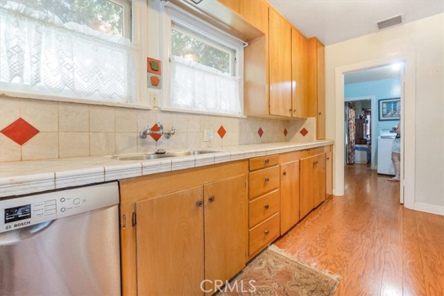 2270 E Orange Grove Boulevard, Pasadena CA: https://media.crmls.org/medias/f95ff68f-b7c4-47c2-8aab-506e51373b56.jpg