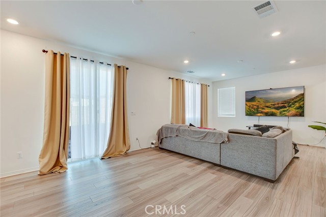 Detail Gallery Image 6 of 33 For 2526 Gunner Ridge, Rialto,  CA 92377 - 3 Beds | 2/1 Baths