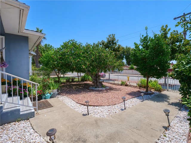 401 E Cherry Avenue, Monrovia CA: https://media.crmls.org/medias/f961598a-d125-499b-8f8c-b2615c0cc022.jpg