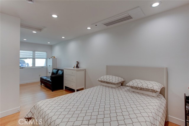 Image 29 of 35 For 1010 Mariposa