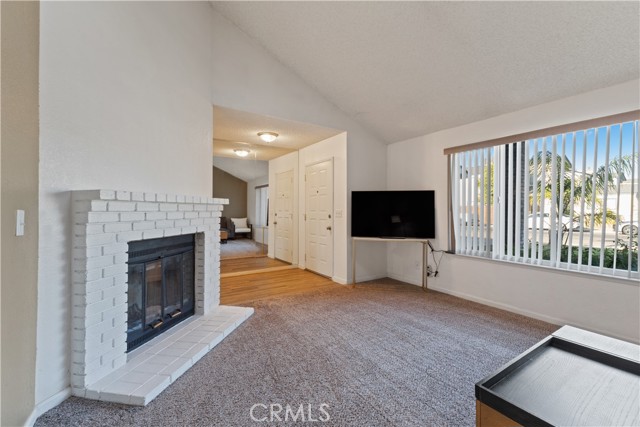 2433 N Knoll Avenue, Fresno CA: https://media.crmls.org/medias/f961e912-329e-4dc1-9790-fab612467b7f.jpg