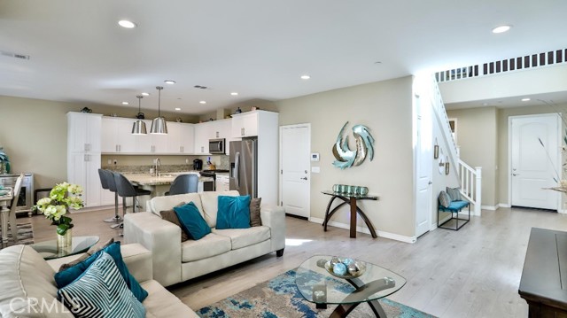 Detail Gallery Image 7 of 45 For 4693 Holly Ave, Long Beach,  CA 90805 - 3 Beds | 2/1 Baths