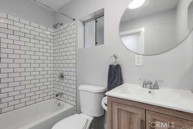 Detail Gallery Image 8 of 11 For 3430 Holyoke Dr, Los Angeles,  CA 90065 - 3 Beds | 1 Baths