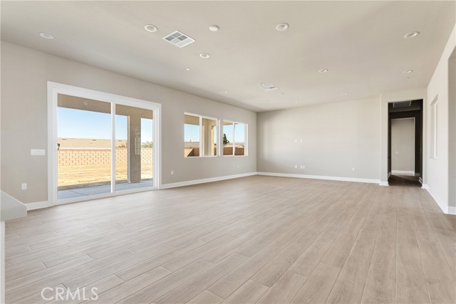 12980 Davona Dale Road, Apple Valley CA: https://media.crmls.org/medias/f963188e-b219-4fc6-93e2-3cfd4da61c0c.jpg