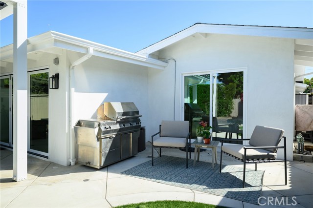 270 Cecil Place, Costa Mesa CA: https://media.crmls.org/medias/f964180e-b80f-4177-8e8c-0b7a2053040c.jpg