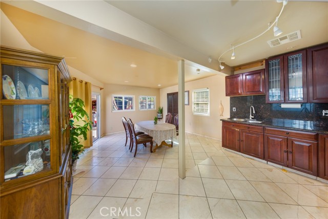 Detail Gallery Image 4 of 18 For 10425 Rainier St, Sun Valley,  CA 91352 - 3 Beds | 1 Baths