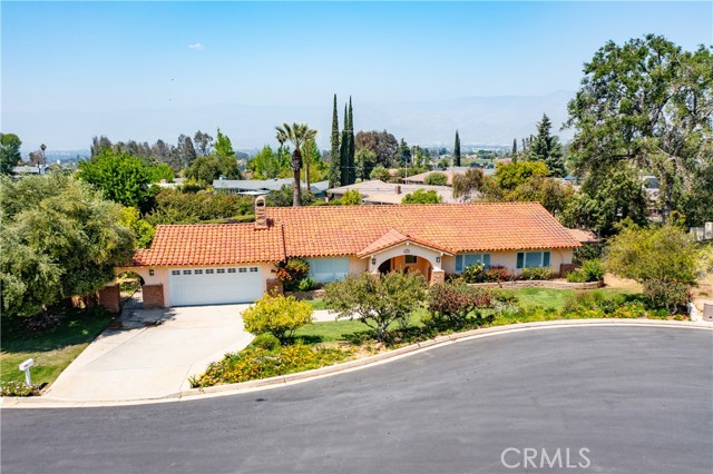 Detail Gallery Image 1 of 38 For 645 Alta Loma Dr, Redlands,  CA 92373 - 4 Beds | 2 Baths