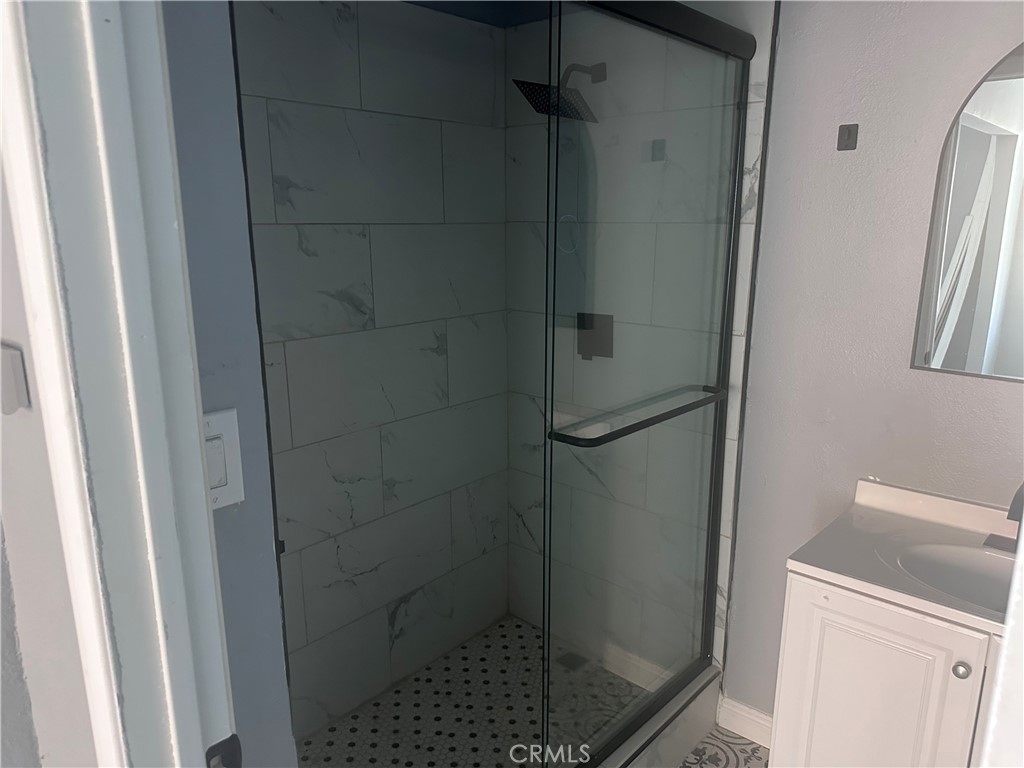 https://media.crmls.org/medias/f96685b7-6e8b-4f22-b9ca-badbe744f836.jpg?preset=X-Large