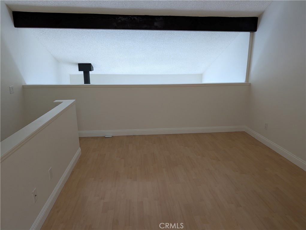 https://media.crmls.org/medias/f966e705-e489-44e3-9b0a-faeacad6da2e.jpg?preset=X-Large